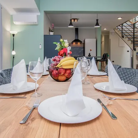 Vala With A Large Yard Near Pula