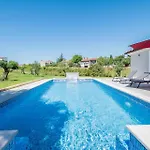 Vala With A Large Yard Near Pula - By Istrabook