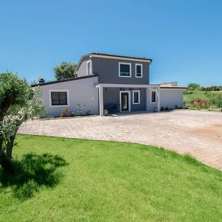 Vala With A Large Yard Near Pula * Marcana