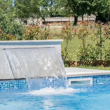 Vala With A Large Yard Near Pula - By Istrabook Villa