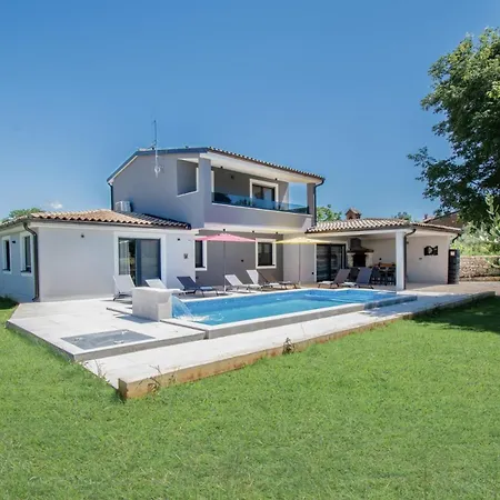 Villa Vala With A Large Yard Near Pula *