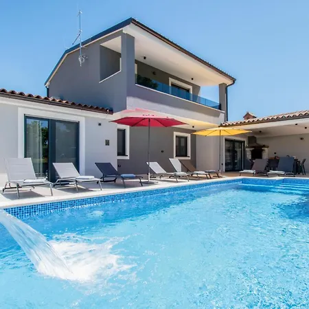 Vala With A Large Yard Near Pula Villa Marcana
